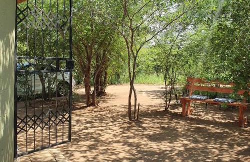 Ha-Lambani Cabin | Inviting Rhumbini Lodge: Family-Friendly with Breakfast