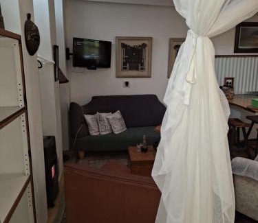 Stanford House | Rhus Cottage: Premier Stay with Pool & Kitchen Amenities