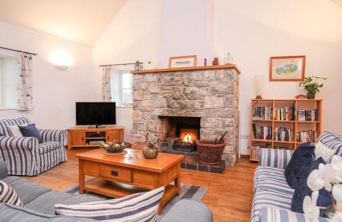 Rhoscolyn House | Discover Rhyd Y Bont Bach: Family & Pet-Friendly Retreat