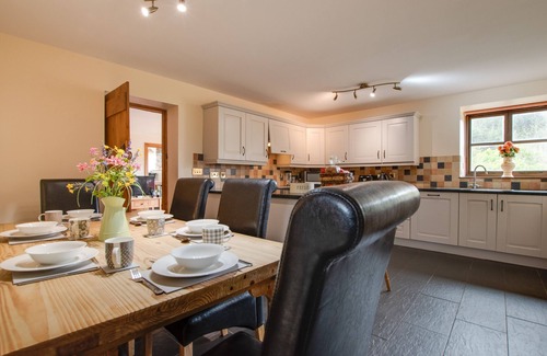 Cemmaes House | Rhyd y Gorlan: Family-Friendly Retreat with Gourmet Breakfast
