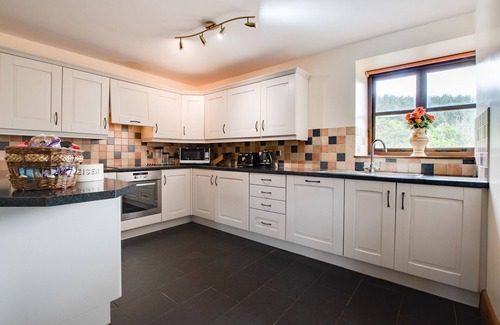 Cemmaes House | Rhyd y Gorlan: Family-Friendly Retreat with Gourmet Breakfast