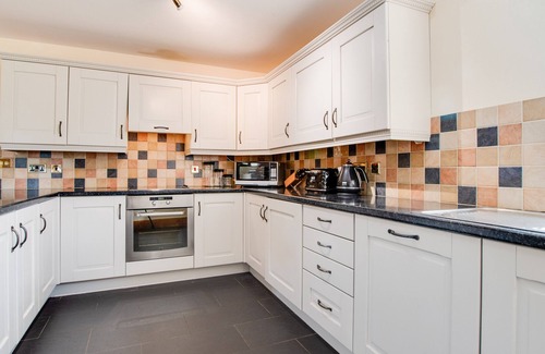 Cemmaes House | Rhyd y Gorlan: Family-Friendly Retreat with Gourmet Breakfast