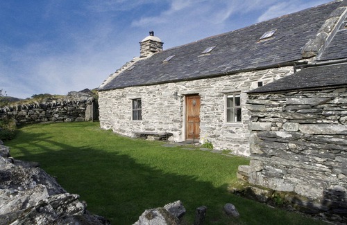 Harlech Cottage | Experience RHYD-YR-EIRIN: A Scenic Snowdonia Retreat