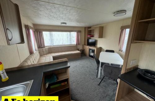 Rhyl House | Rhyl - Caravan - Sleeps 8 - Pet Friendly