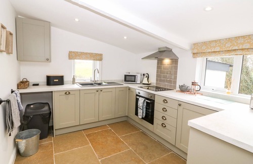 Ty Croes Cottage | Pet-Friendly RHYTTY BACH: Character Cottage in Rhosneigr