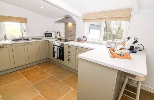 Ty Croes Cottage | Pet-Friendly RHYTTY BACH: Character Cottage in Rhosneigr