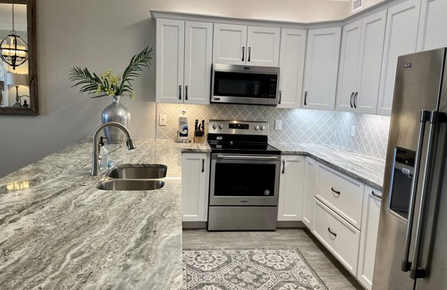 Orange Beach East Condo | Beachfront Getaway with Double Shower & Ocean Views