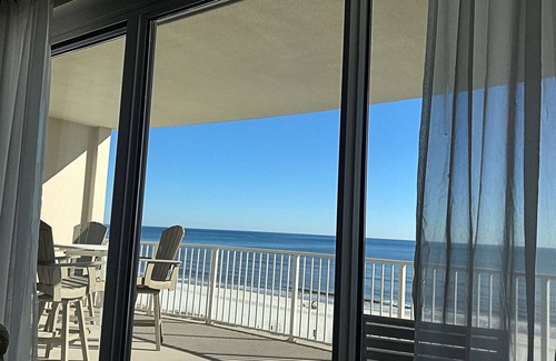 Orange Beach East Condo | Beachfront Getaway with Double Shower & Ocean Views
