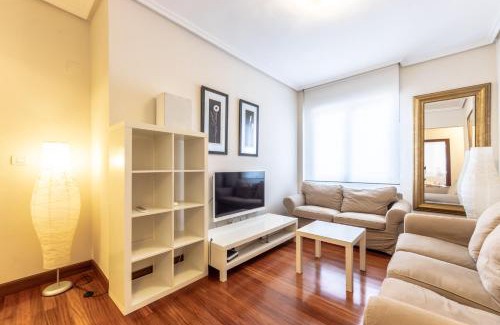 Deustuko San Pedro-Erribera Apartment | Family-Friendly Stay at Ria Bilbao Flat for Memorable Trips