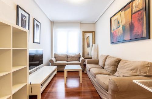 Deustuko San Pedro-Erribera Apartment | Family-Friendly Stay at Ria Bilbao Flat for Memorable Trips
