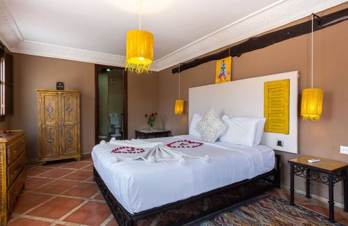 Riad Zitoun Jdid House | Discover Comfort at Riad Alwafaa with Family-Friendly Kitchen