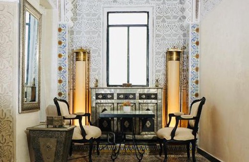 El Ayoun House | Enchanting Riad Amelia: Lalla Amelia Room with Hot Tub