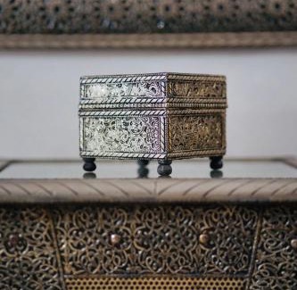 El Ayoun House | Enchanting Riad Amelia: Lalla Amelia Room with Hot Tub