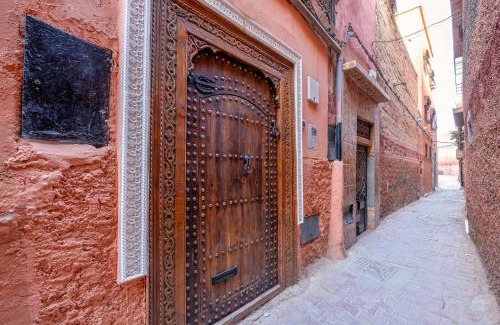 Assouel House | Riad Des Sables: Exclusive Suites with Pool & Family Amenities
