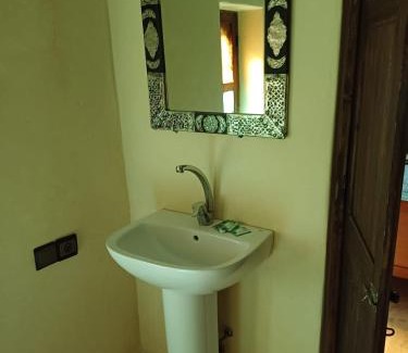 Ouzoud House | Delightful Riad Heermans: 9.2/10 Rating with Family Amenities