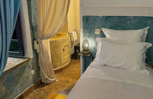 Zaouia Sidi Rhalem House | Stellar Stay at Riad Lapis-Lazuli: 4-Star with Pool & Dining