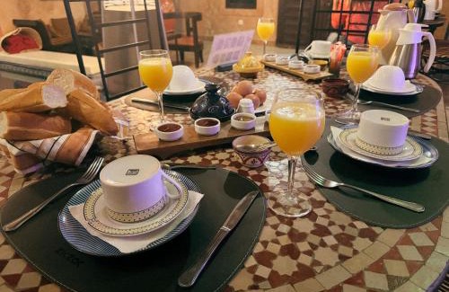 Zaouia Sidi Rhalem Bed & Breakfast | Delightful Riad Lapis-lazuli with Pool & Breakfast