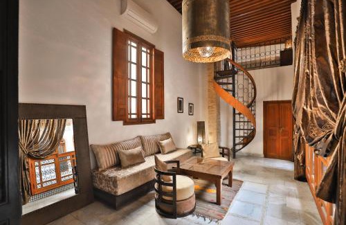 El Ayoun House | Discover Riad Layla: 4-Star Haven with Spa & Hot Tub