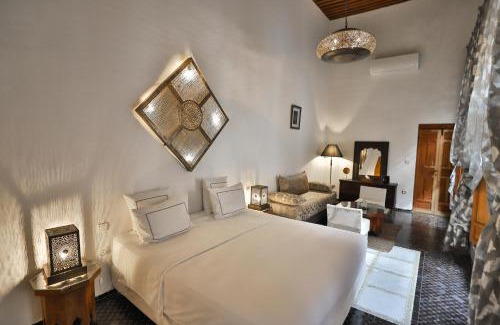El Ayoun House | Discover Riad Layla: 4-Star Haven with Spa & Hot Tub
