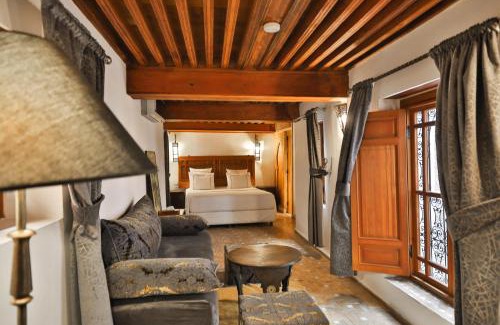 El Ayoun House | Discover Riad Layla: 4-Star Haven with Spa & Hot Tub