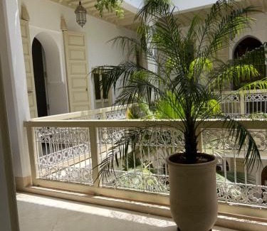 Riad Zitoun Jdid House | Discover Riad Lunja: Family-Friendly Oasis with Pool