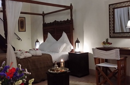 Mellah House | Relaxing Riad Marrakech: Pool, Spa & Dining in Medina