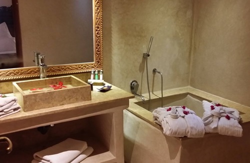 Mellah House | Relaxing Riad Marrakech: Pool, Spa & Dining in Medina