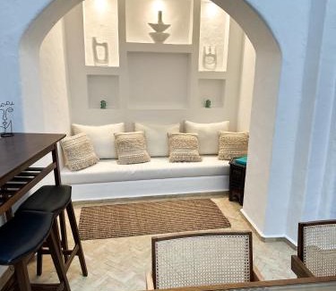Medina House | Casa Olivia: Family-Friendly Retreat with Hot Tub Bliss