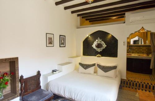 Al Machouar – Stinia House | Oceanfront Riad Yacout: 4-Star Retreat with Pool & Hot Tub