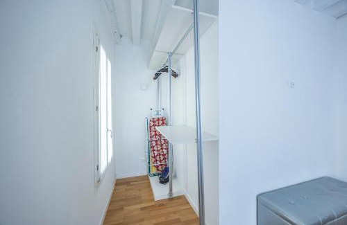 San Polo Apartment | Discover Rialto al Manganer: Family-Friendly Gem in Venice