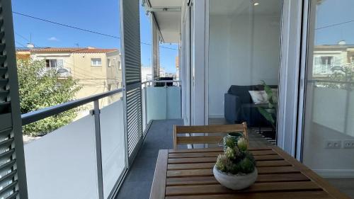 L'Escala Apartment | Ribalta 1-1: Family-Friendly Retreat with Top Guest Ratings