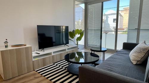 L'Escala Apartment | Ribalta 1-1: Family-Friendly Retreat with Top Guest Ratings