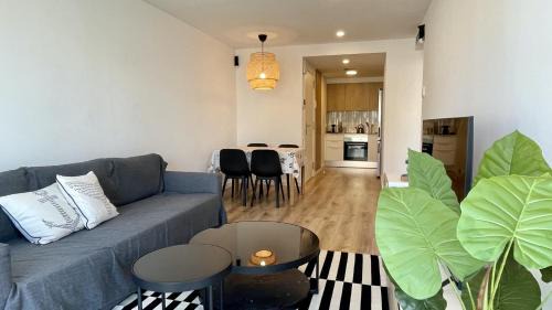L'Escala Apartment | Ribalta 1-1: Family-Friendly Retreat with Top Guest Ratings