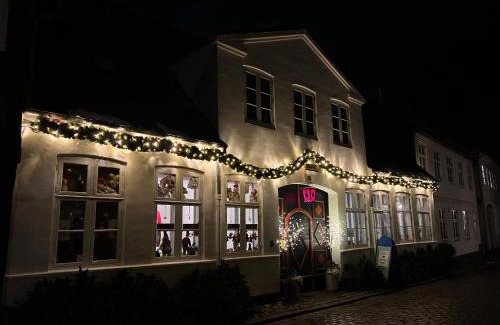 Ribe Apartment | Discover Ribe Sønderport Bed & Kitchen: Family-Friendly Stay