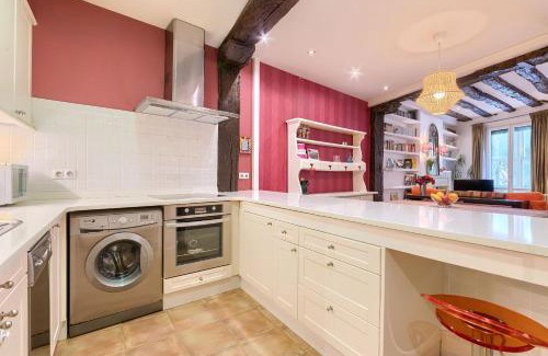 Bilbao Old Town Apartment | Explore Ribera Market Old Town: Family-Friendly Comfort