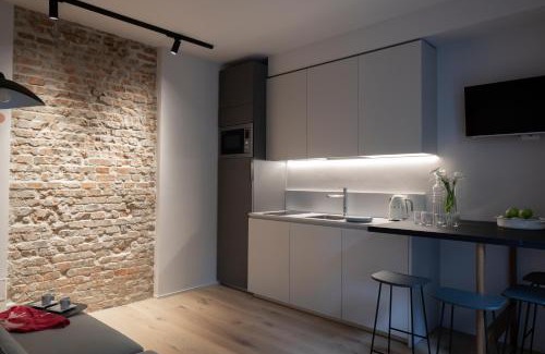 Riccione Apartment | Exquisite Riccione Suite Design: 4-Star Beachfront Escape