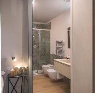 Riccione Apartment | Exquisite Riccione Suite Design: 4-Star Beachfront Escape