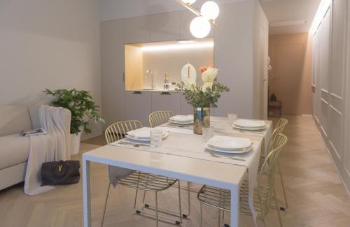 Riccione Apartment | Exquisite Riccione Suite Design: 4-Star Beachfront Escape