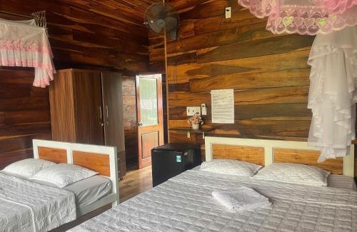 Quan Tom Resort | Charming Rice Straw Green Lodge with Family-Friendly Amenities