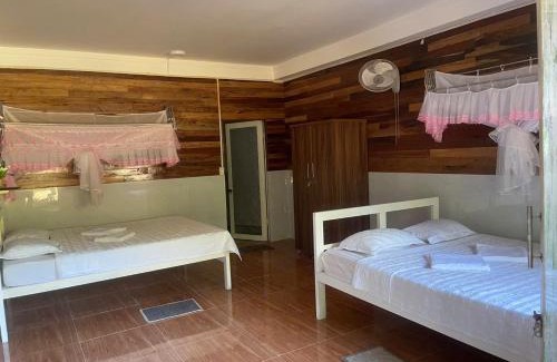 Quan Tom Resort | Charming Rice Straw Green Lodge with Family-Friendly Amenities