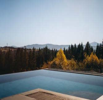 Yablunytsya Hotel | Discover Rich OAK: Oceanfront Retreat with Pool & Hot Tub