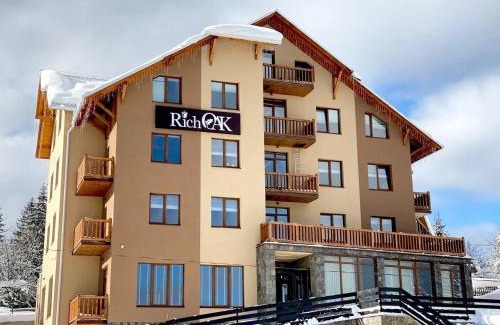 Yablunytsya Hotel | Discover Rich OAK: Oceanfront Retreat with Pool & Hot Tub
