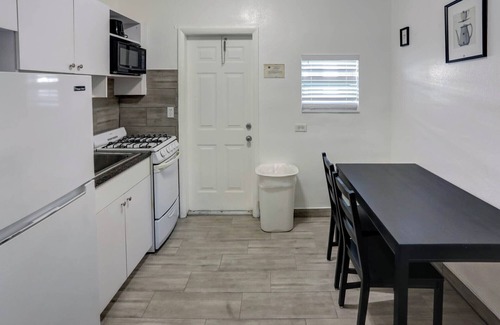 Hallandale Beach Hotel | Budget-Friendly Richard's Motel with Spa & Breakfast Included