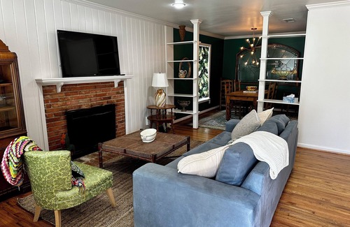 Richardson House | Discover Richardson Heights Bungalow: Rated 10/10 & Family-Friendly