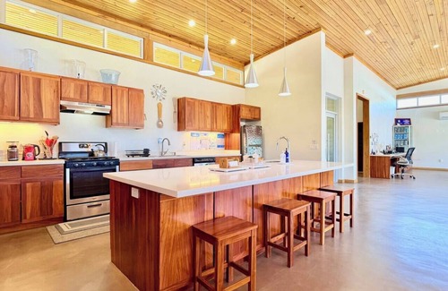 Antoneys Cay Villa | Richardson Serenity Villa @ West End