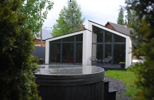 Slavske Apartment | Relax at Richkas Chalet with Hot Tub & Family Amenities