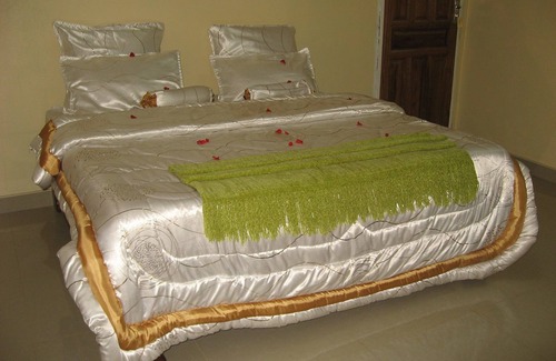 Livingstone Cabin | Discover Richland Lodge Sinazeze: Family-Friendly Getaway