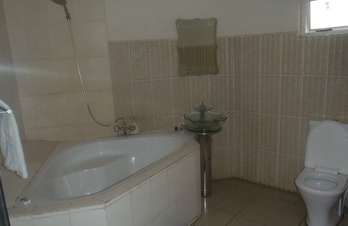 Livingstone Cabin | Discover Richland Lodge Sinazeze: Family-Friendly Getaway