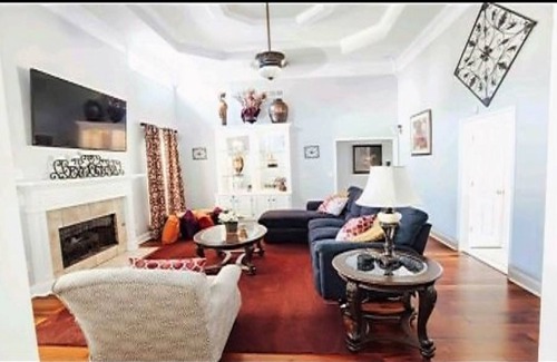Montgomery House | Guest Rated: Richland Promise with Spa & Hot Tub Options