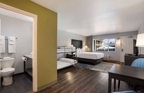 South Richland Hotel | Relax at Richland Riverfront Hotel with Pool and Spa
